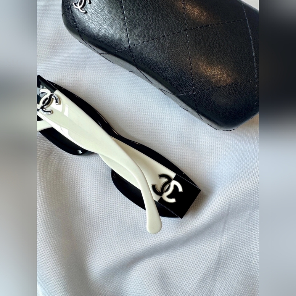 CHANEL BLACK & WHITE SUNGLASSES - Picture 5 of 10